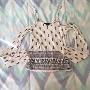 🆕 Boohoo Off the Shoulder Blouse